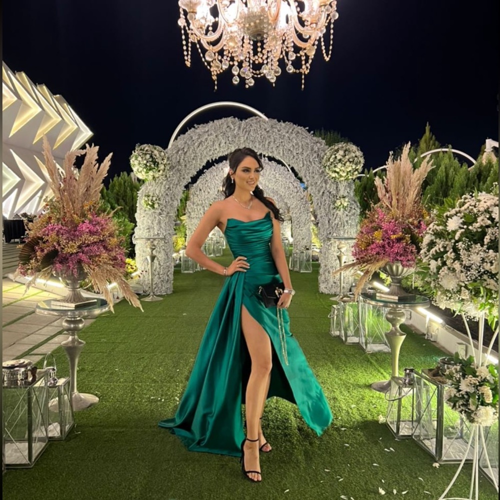 Elegant Green Strapless Evening Gown